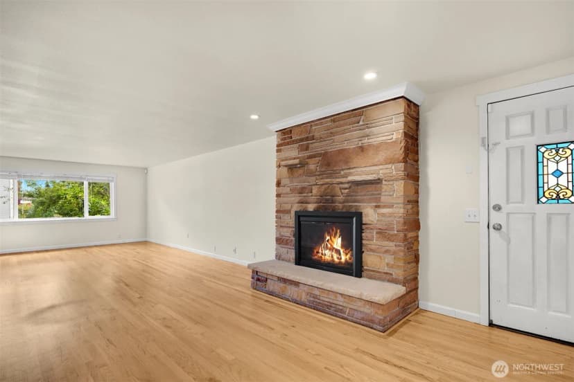 Property photo for 9515 Linden Avenue N, Seattle photo 18