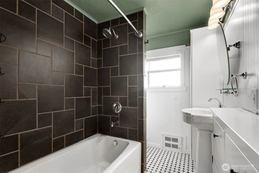 Property photo for 9515 Linden Avenue N, Seattle photo 27