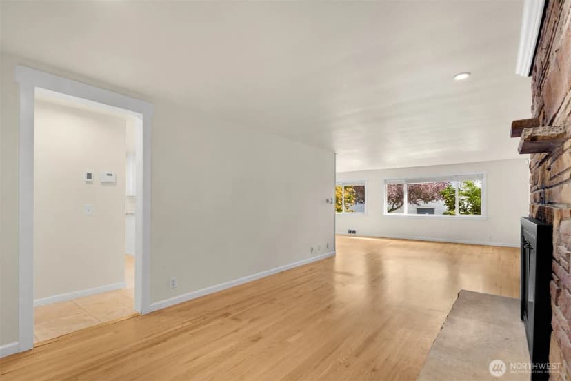 Property photo for 9515 Linden Avenue N, Seattle photo 20