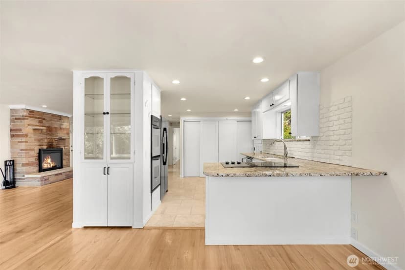 Property photo for 9515 Linden Avenue N, Seattle photo 11