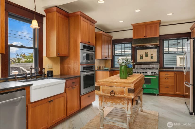 Property photo for 6264 19th Avenue Ne, Seattle photo 15