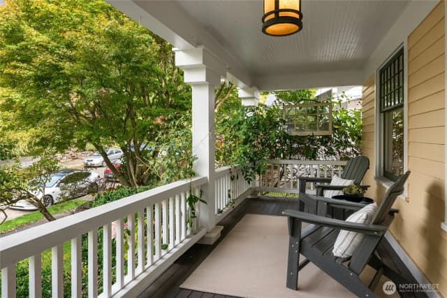 Property photo for 6264 19th Avenue Ne, Seattle photo 3