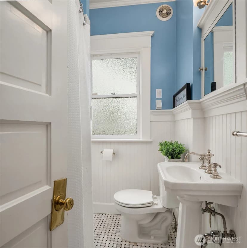 Property photo for 6264 19th Avenue Ne, Seattle photo 14