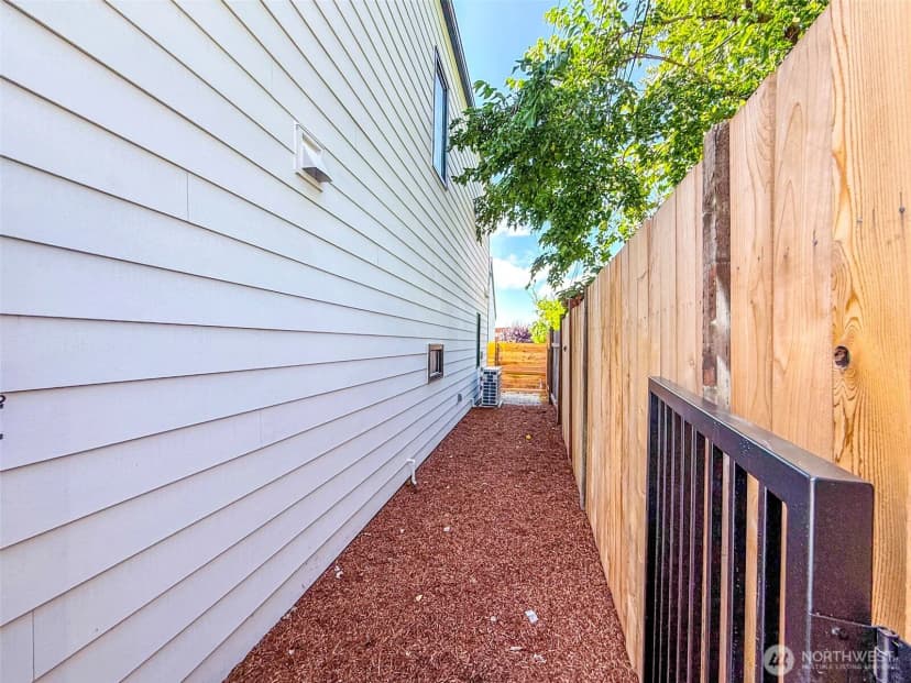 Property photo for 5402 20th Avenue S, Seattle photo 23