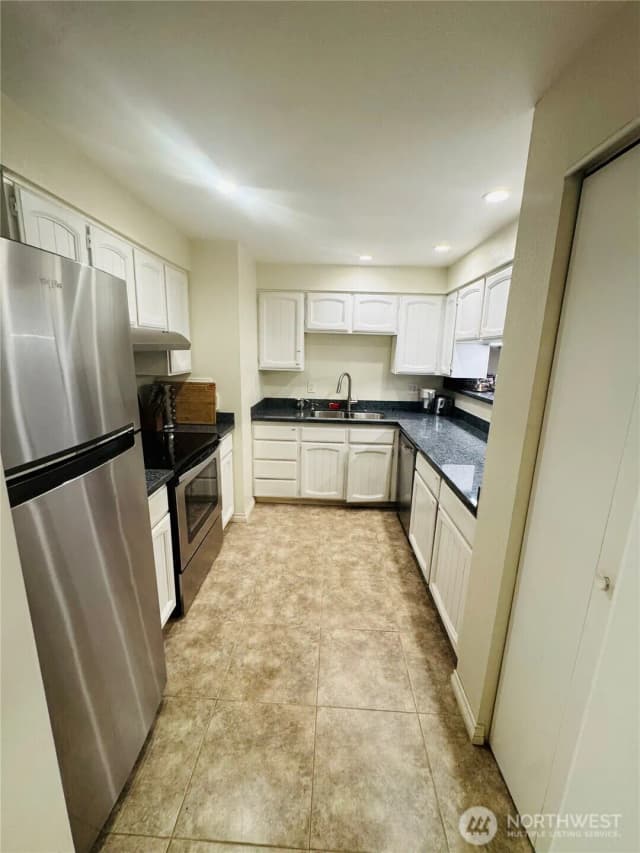 Property photo for 15609 Ne 18th St #d104, Bellevue photo 5