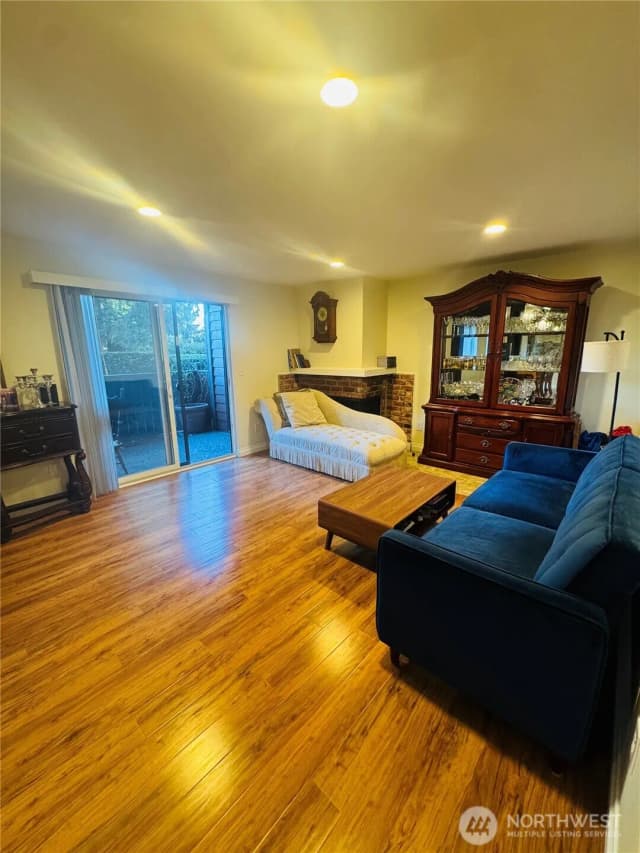 Property photo for 15609 Ne 18th St #d104, Bellevue photo 3