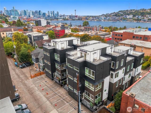 Property photo for 2328 Franklin Avenue E #g, Seattle photo 3