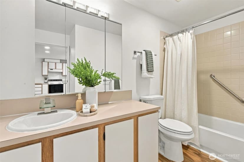 Property photo for 5225 50th Avenue Ne #204, Seattle photo 21