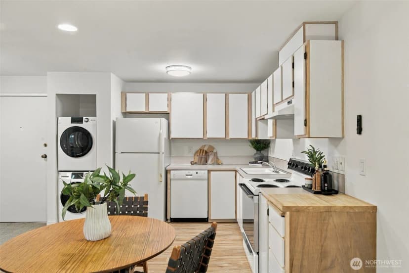 Property photo for 5225 50th Avenue Ne #204, Seattle photo 10