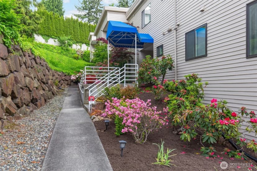 Property photo for 5225 50th Avenue Ne #204, Seattle photo 3