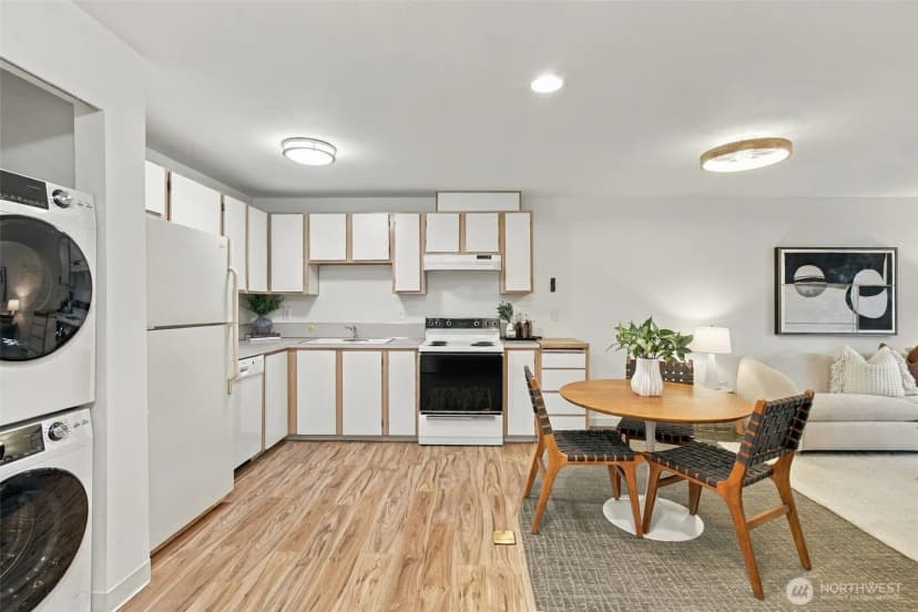 Property photo for 5225 50th Avenue Ne #204, Seattle photo 6