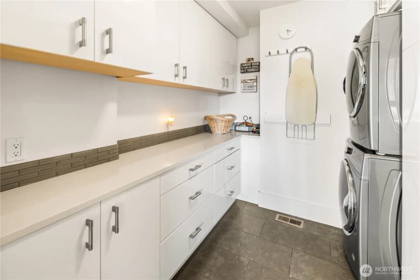 Property photo for 2820 Magnolia Boulevard W, Seattle photo 32