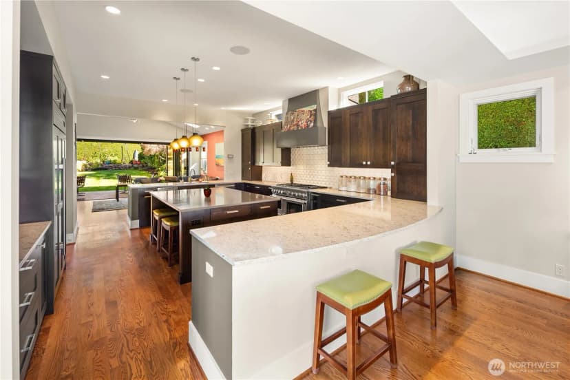 Property photo for 2820 Magnolia Boulevard W, Seattle photo 10