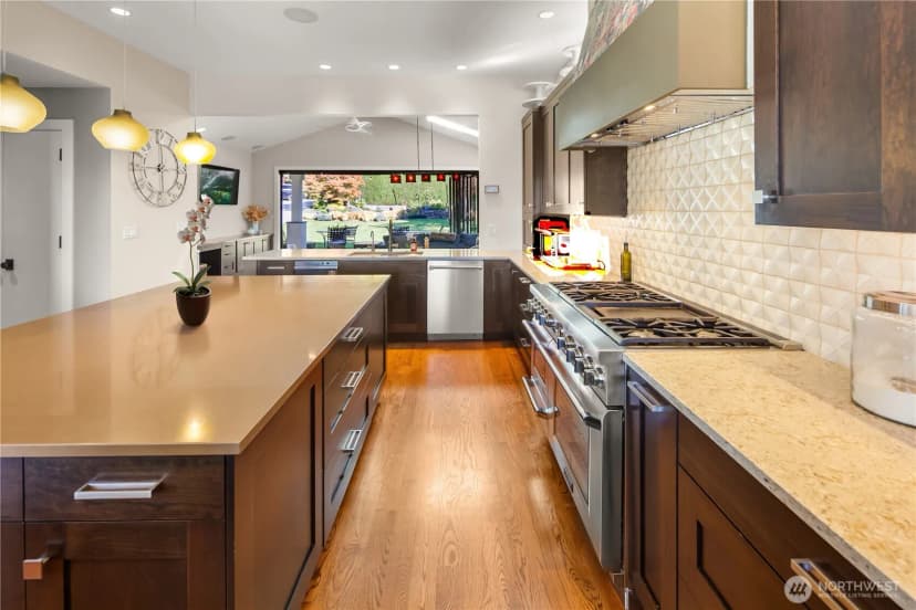 Property photo for 2820 Magnolia Boulevard W, Seattle photo 9