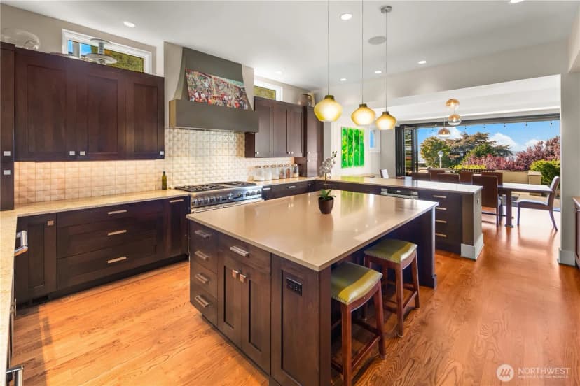 Property photo for 2820 Magnolia Boulevard W, Seattle photo 8