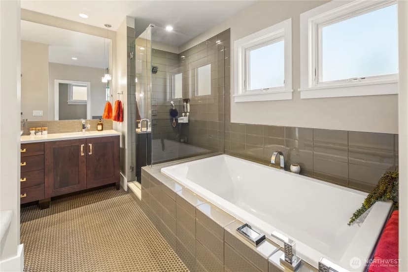 Property photo for 2820 Magnolia Boulevard W, Seattle photo 23