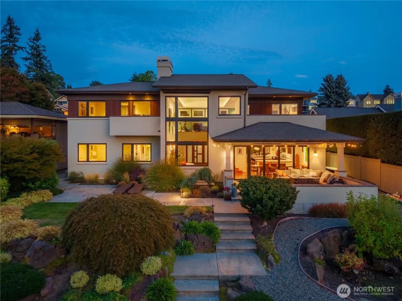 Property photo for 2820 Magnolia Boulevard W, Seattle photo 2
