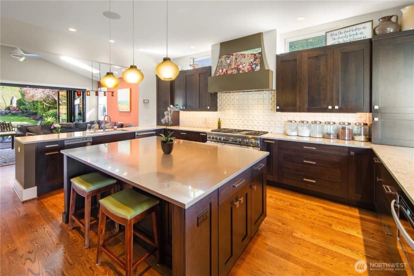 Property photo for 2820 Magnolia Boulevard W, Seattle photo 11