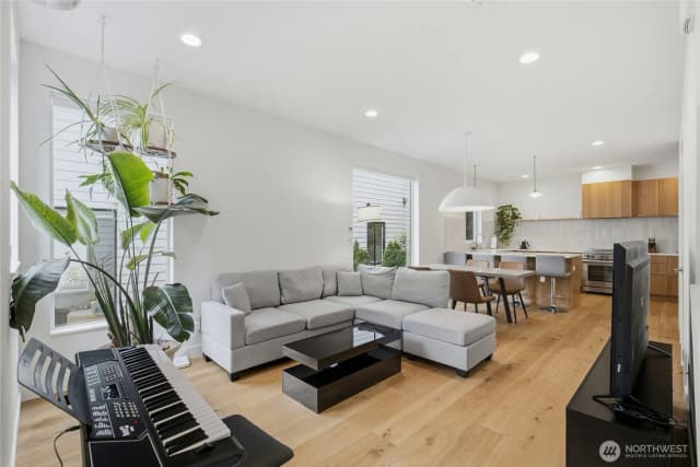 Property photo for 514 Ne 102nd Street #b, Seattle photo 3