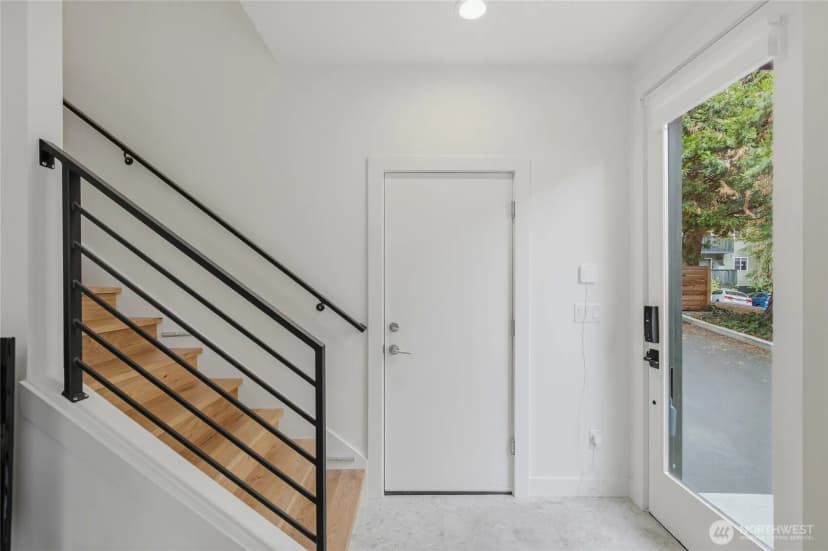 Property photo for 514 Ne 102nd Street #b, Seattle photo 22