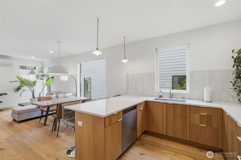 Property photo for 514 Ne 102nd Street #b, Seattle photo 12