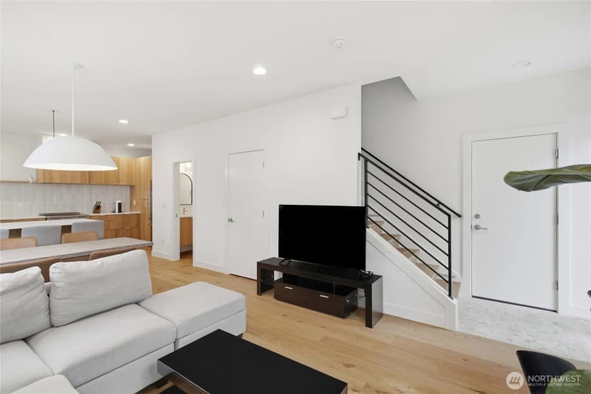 Property photo for 514 Ne 102nd Street #b, Seattle photo 4