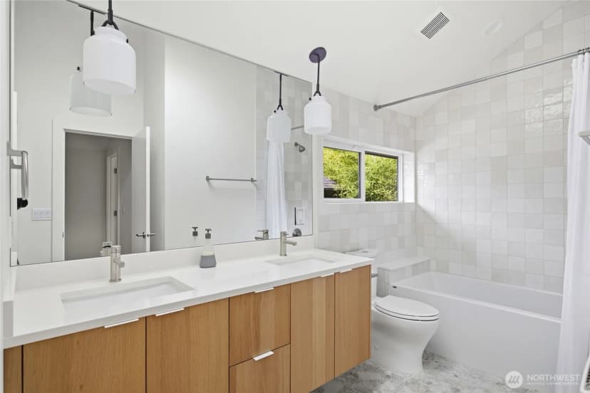 Property photo for 514 Ne 102nd Street #b, Seattle photo 17