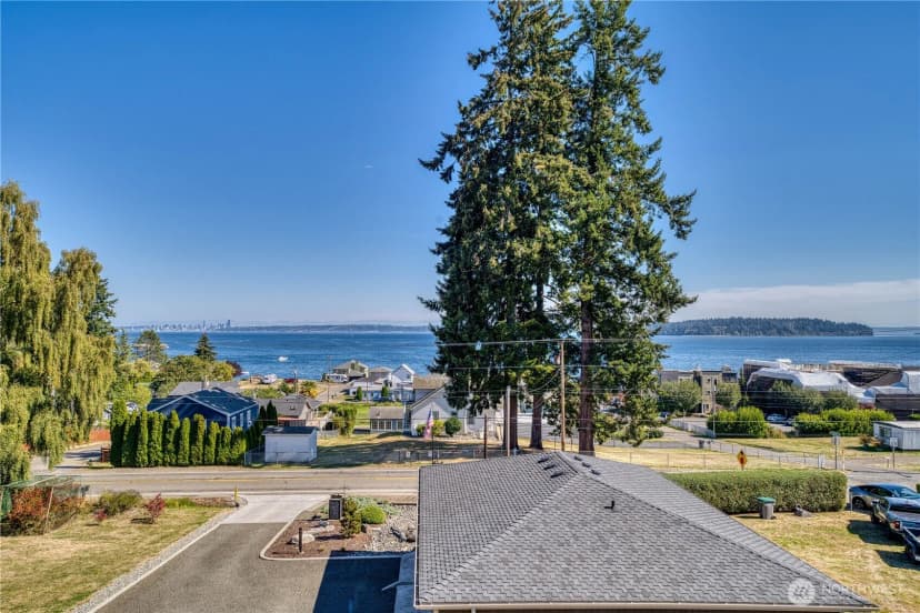 Property photo for 7940 Beach Drive E, Port Orchard photo 6
