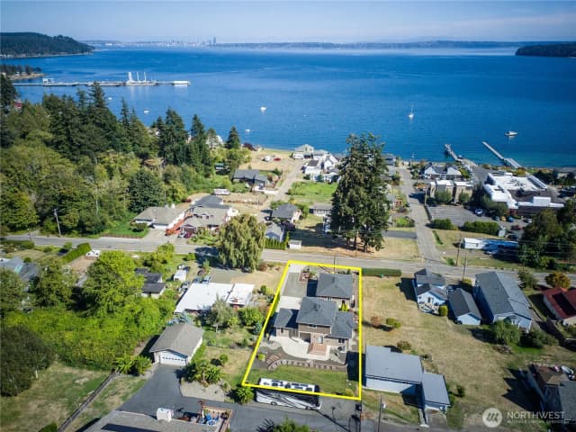 Property photo for 7940 Beach Drive E, Port Orchard photo 2