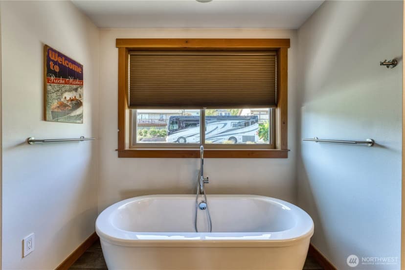Property photo for 7940 Beach Drive E, Port Orchard photo 27