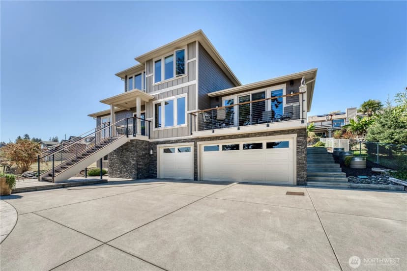 Property photo for 7940 Beach Drive E, Port Orchard photo 3