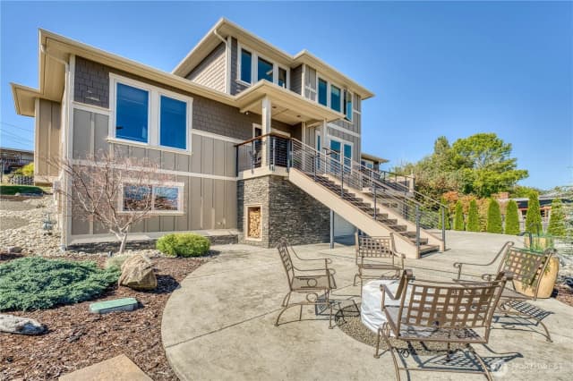 Property photo for 7940 Beach Drive E, Port Orchard photo 4