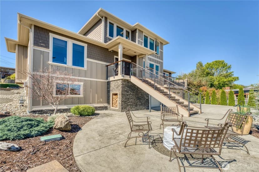 Property photo for 7940 Beach Drive E, Port Orchard photo 4