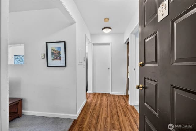 Property photo for 10410 Ne 32nd Place #d-104, Bellevue photo 2