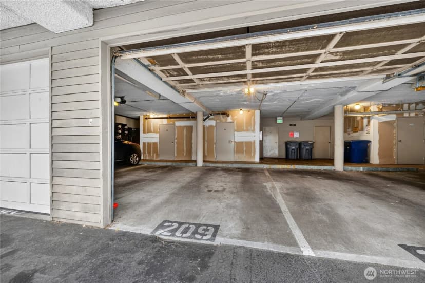 Property photo for 10410 Ne 32nd Place #d-104, Bellevue photo 13
