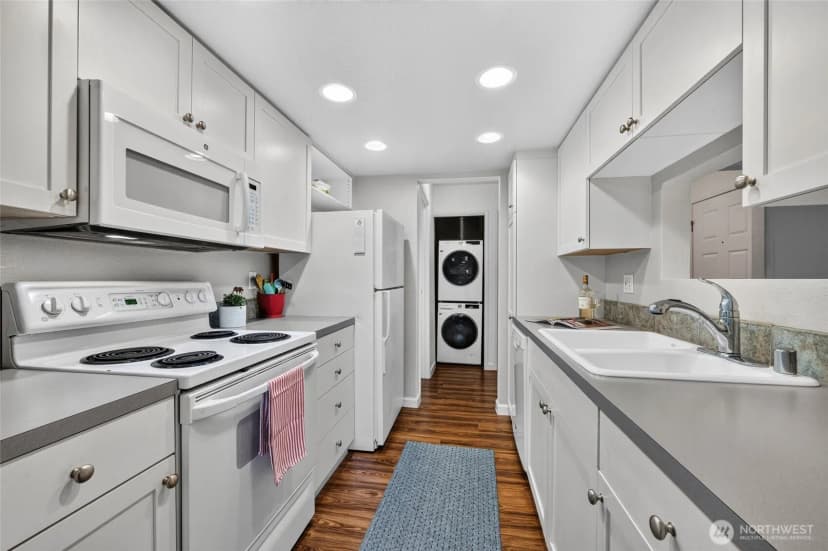 Property photo for 10410 Ne 32nd Place #d-104, Bellevue photo 9