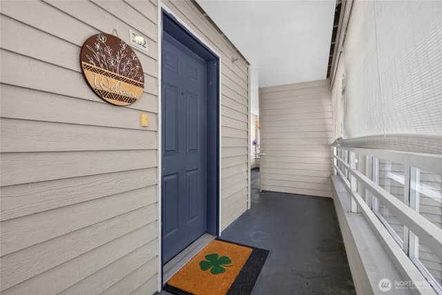 Property photo for 2125 California Avenue Sw #302, Seattle photo 2