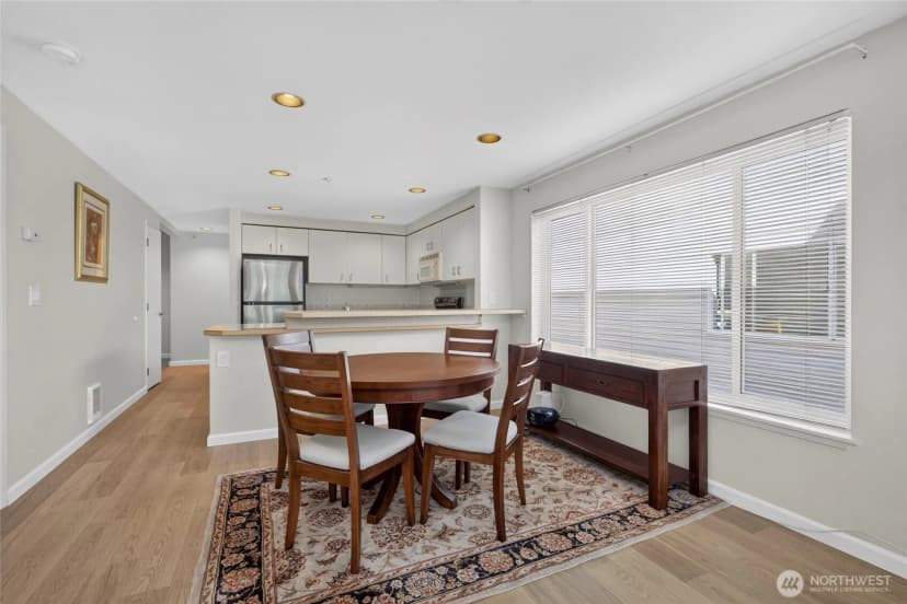 Property photo for 2125 California Avenue Sw #302, Seattle photo 10