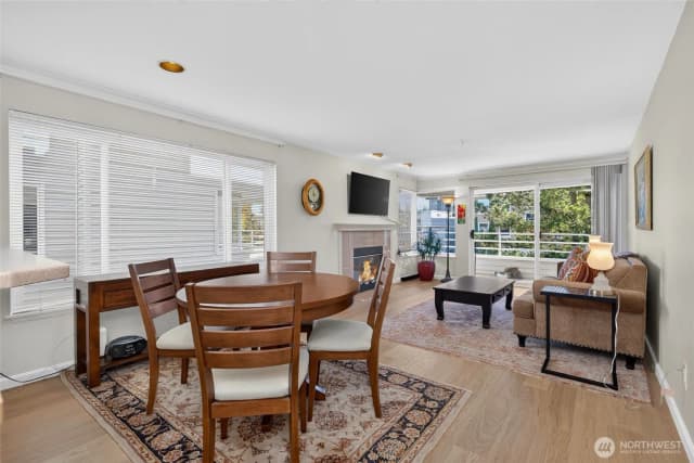 Property photo for 2125 California Avenue Sw #302, Seattle photo 4