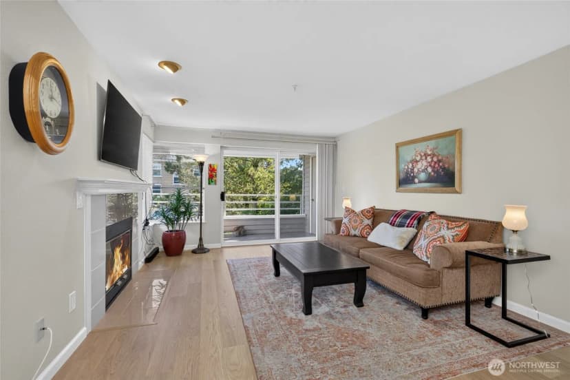 Property photo for 2125 California Avenue Sw #302, Seattle photo 7