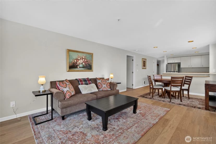 Property photo for 2125 California Avenue Sw #302, Seattle photo 8