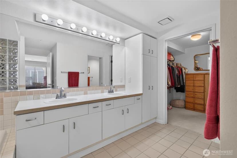 Property photo for 2125 California Avenue Sw #302, Seattle photo 18