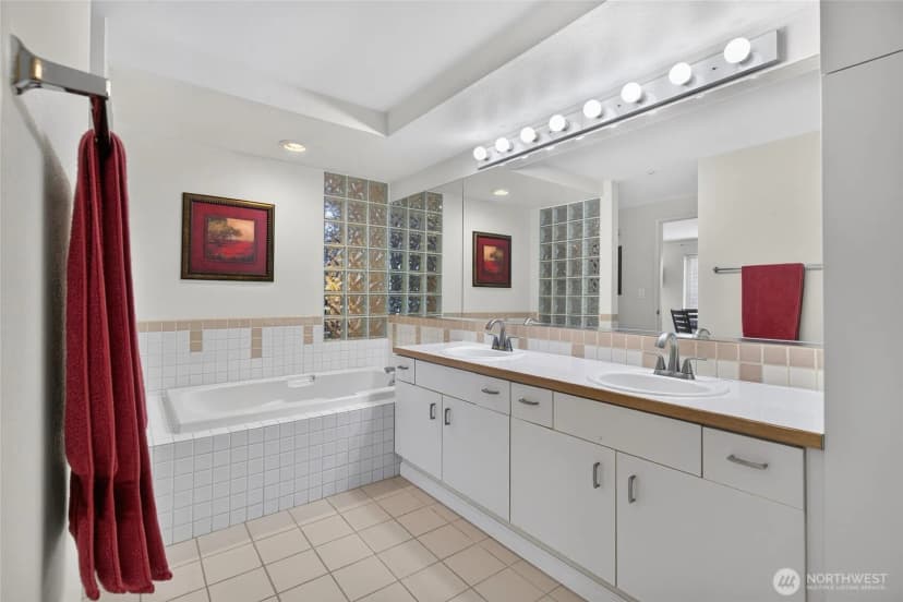 Property photo for 2125 California Avenue Sw #302, Seattle photo 17