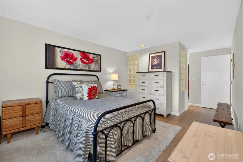 Property photo for 2125 California Avenue Sw #302, Seattle photo 16