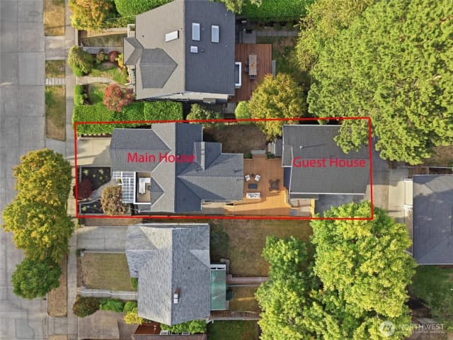 Property photo for 2536 31st Avenue W, Seattle photo 2