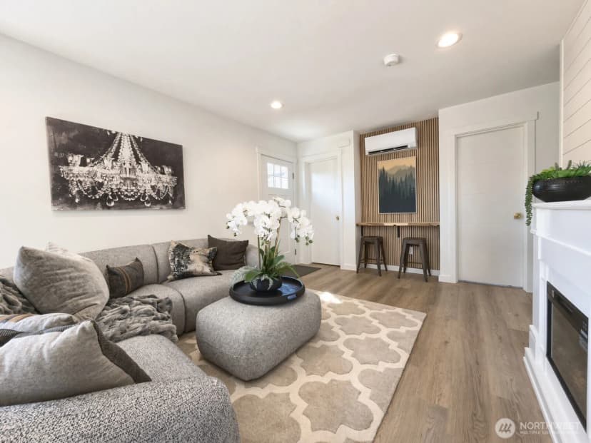 Property photo for 5404 20th Avenue S, Seattle photo 10