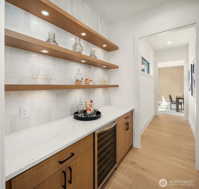 Property photo for 8016 Fairway Drive Ne, Seattle photo 15