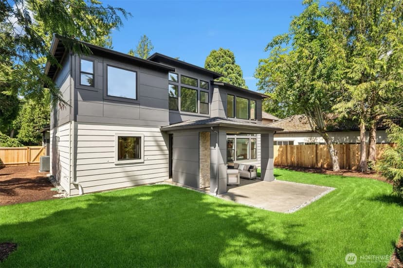 Property photo for 8016 Fairway Drive Ne, Seattle photo 30