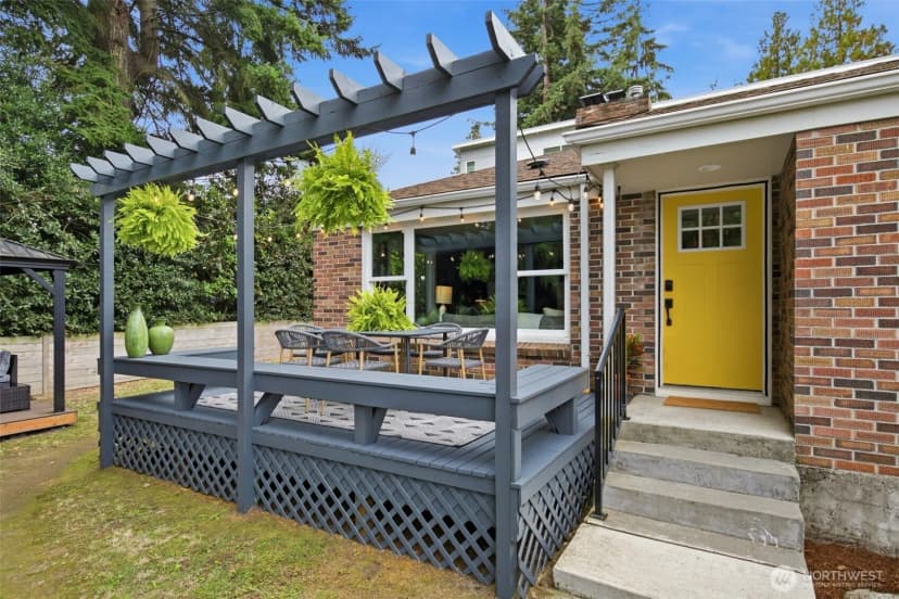 Property photo for 10735 Densmore Avenue N, Seattle photo 4