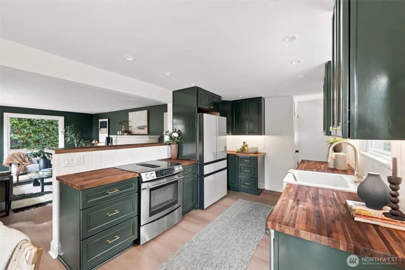 Property photo for 10735 Densmore Avenue N, Seattle photo 10